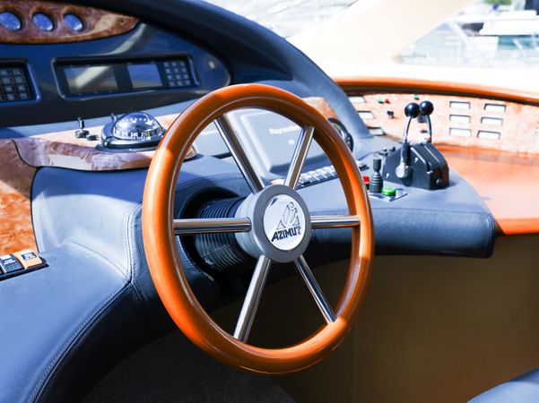 Azimut 55 | The Galeria