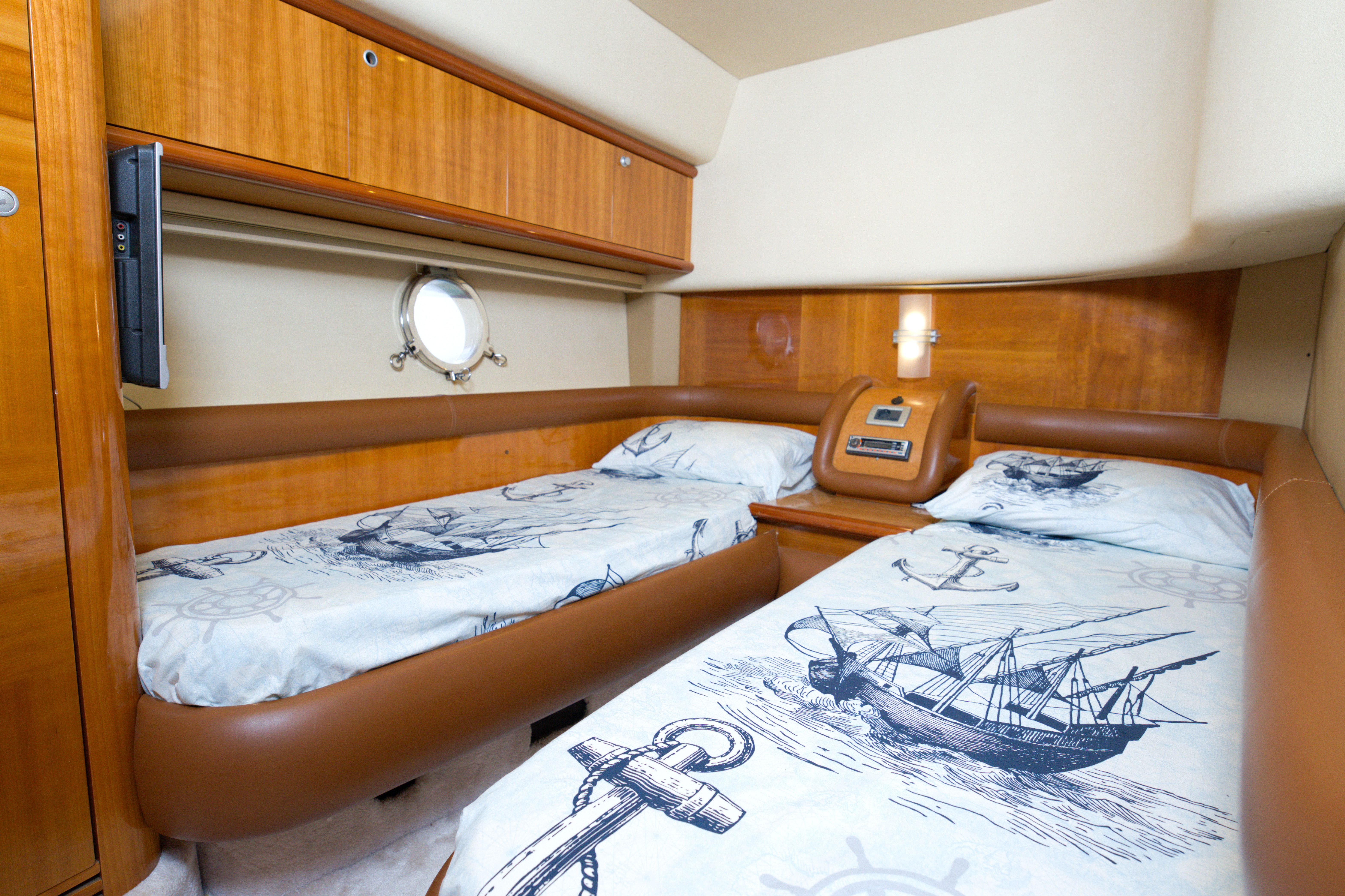 Azimut 55 | The Galeria