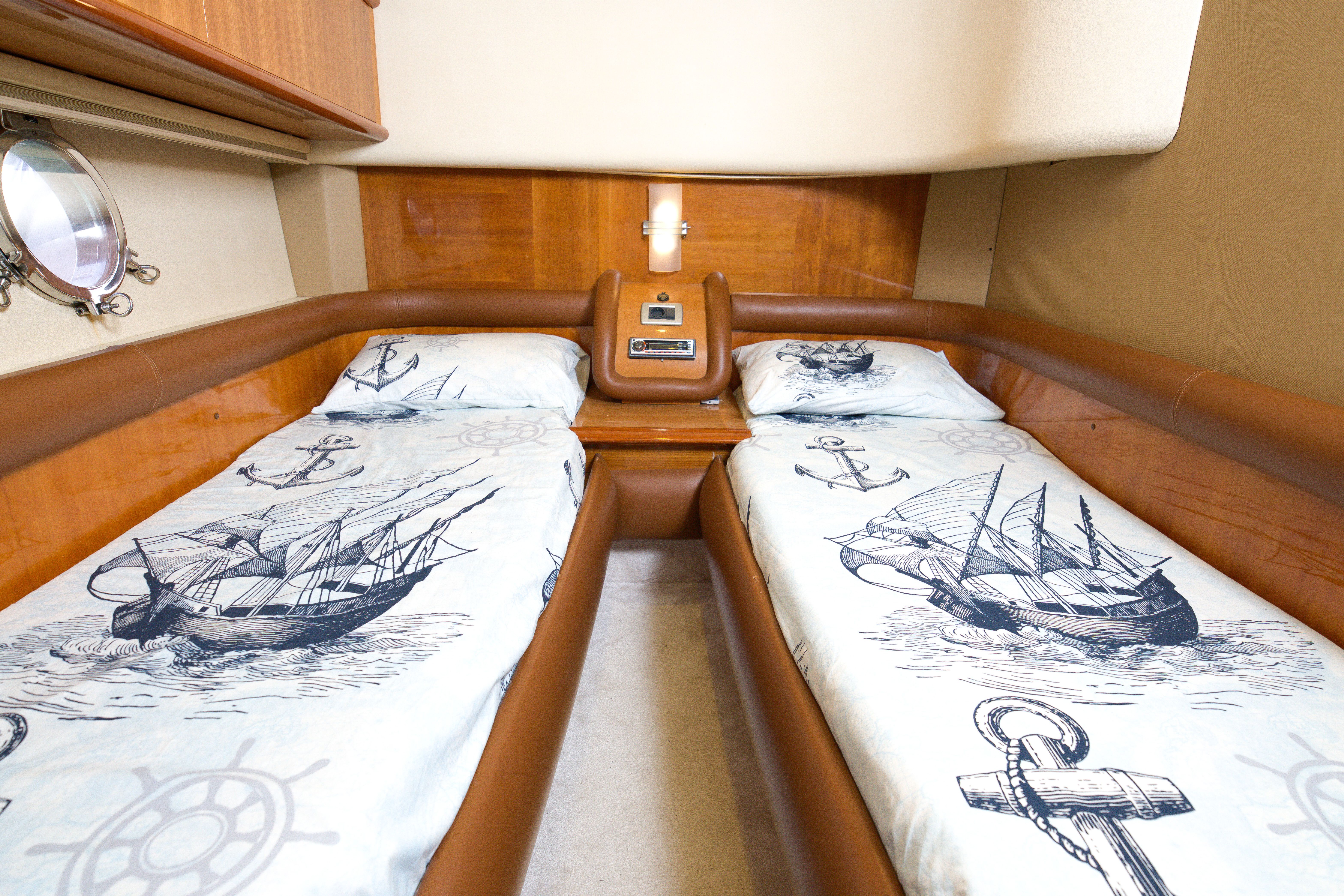 Azimut 55 | The Galeria