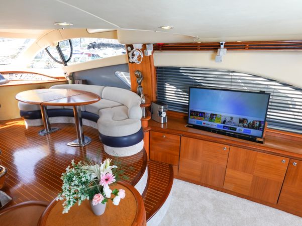 Azimut 55 | The Galeria