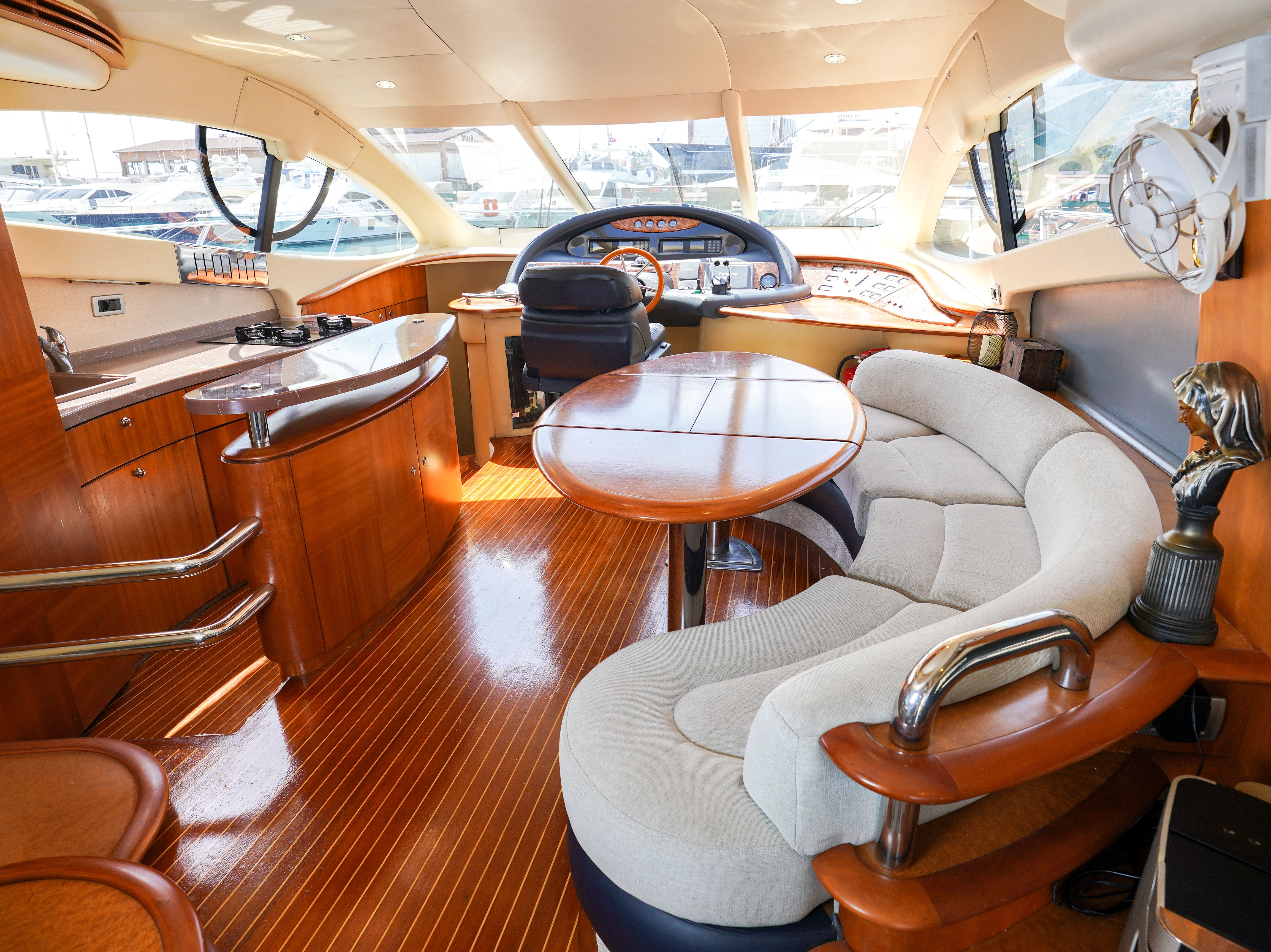 Azimut 55 | The Galeria