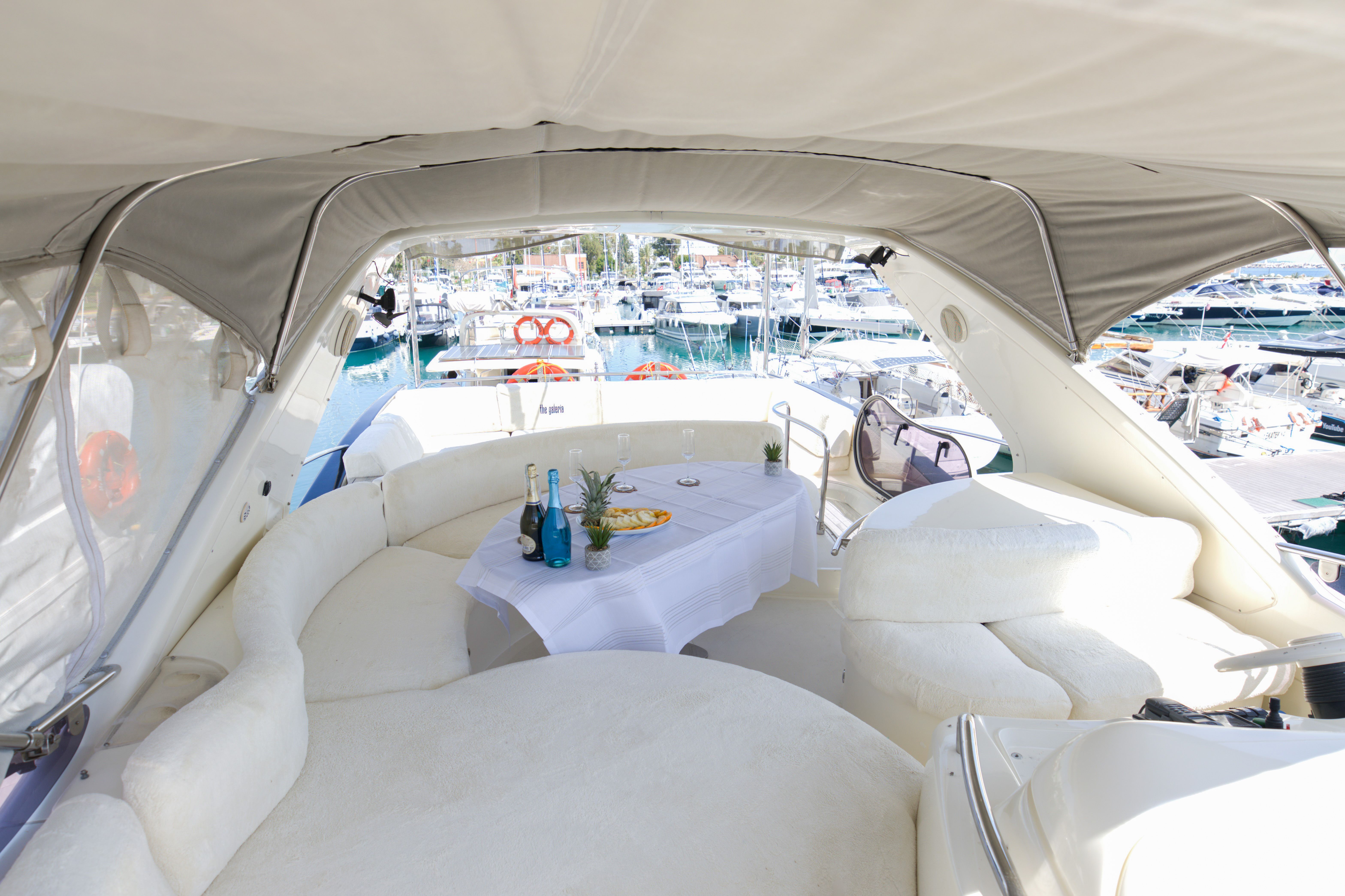 Azimut 55 | The Galeria