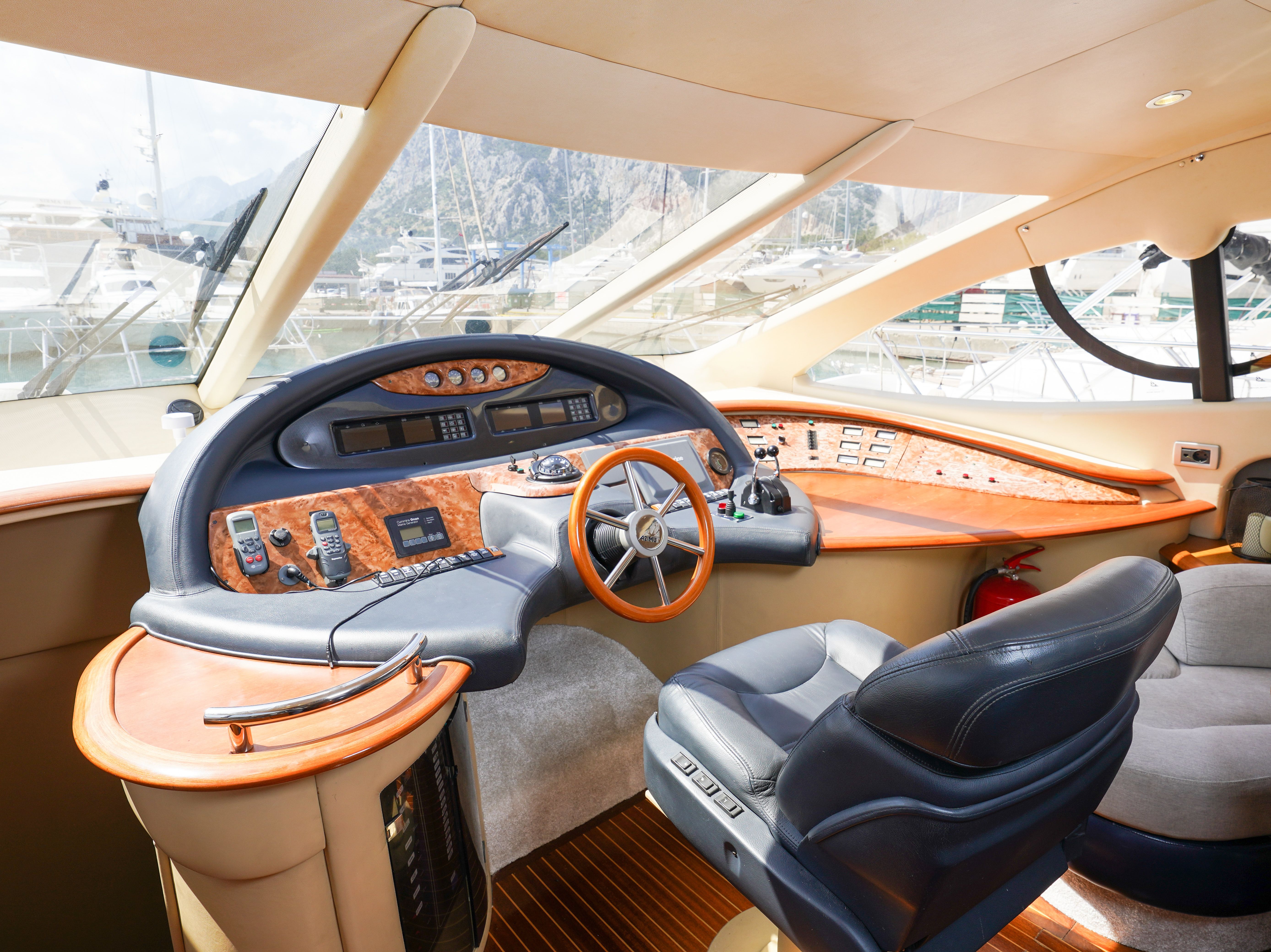 Azimut 55 | The Galeria
