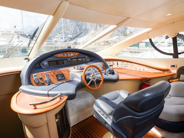 Azimut 55 | The Galeria