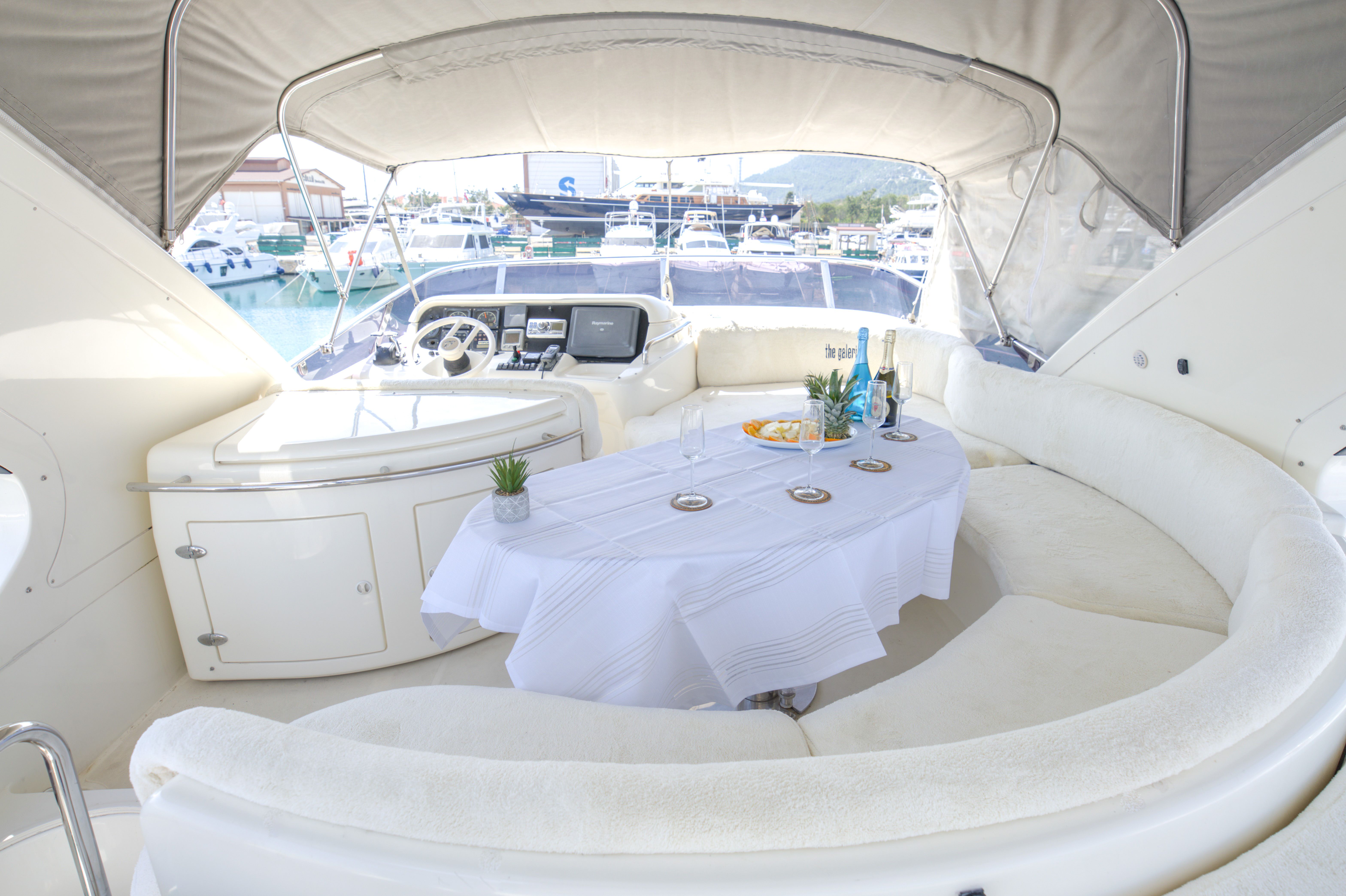 Azimut 55 | The Galeria