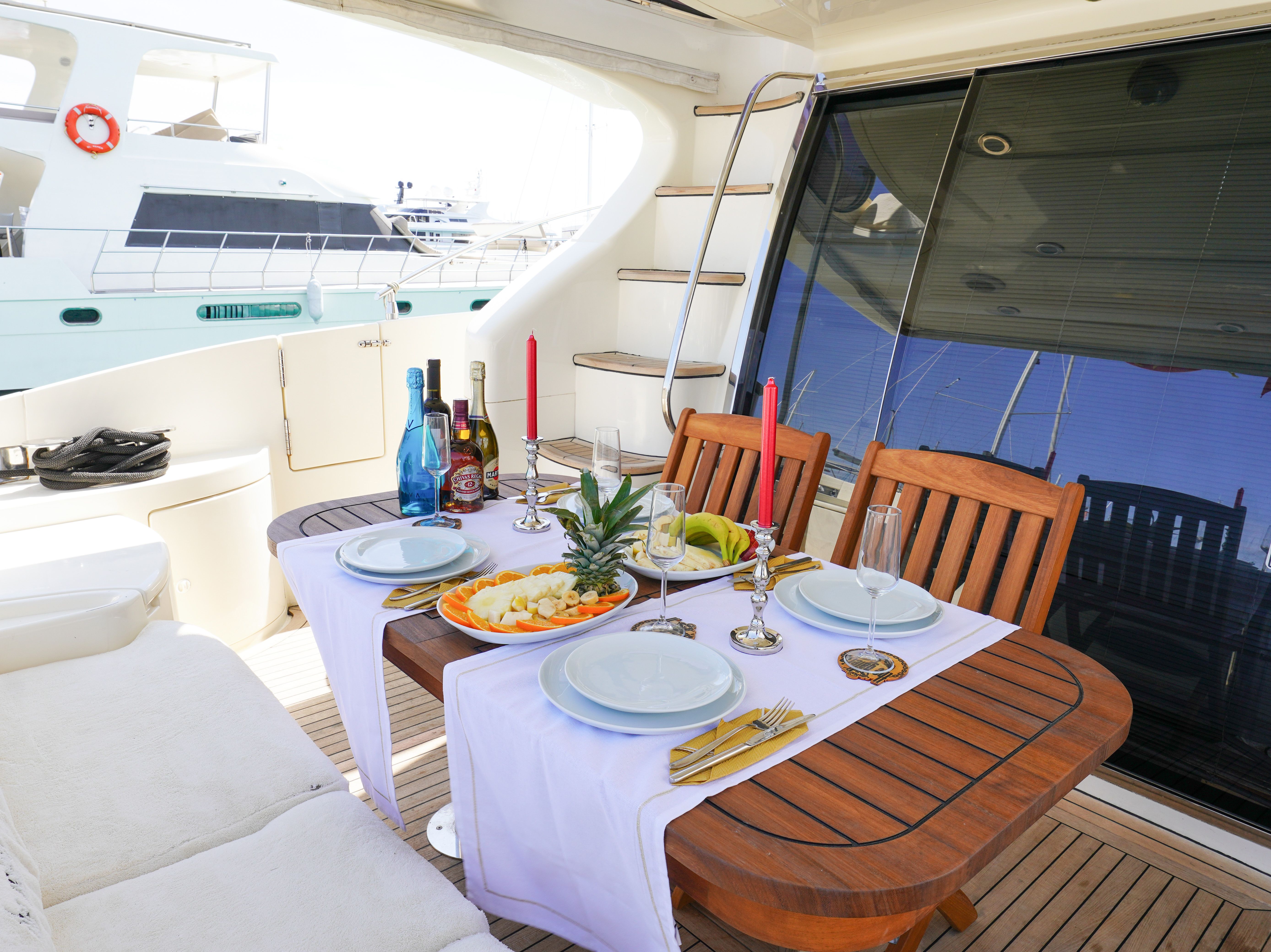 Azimut 55 | The Galeria