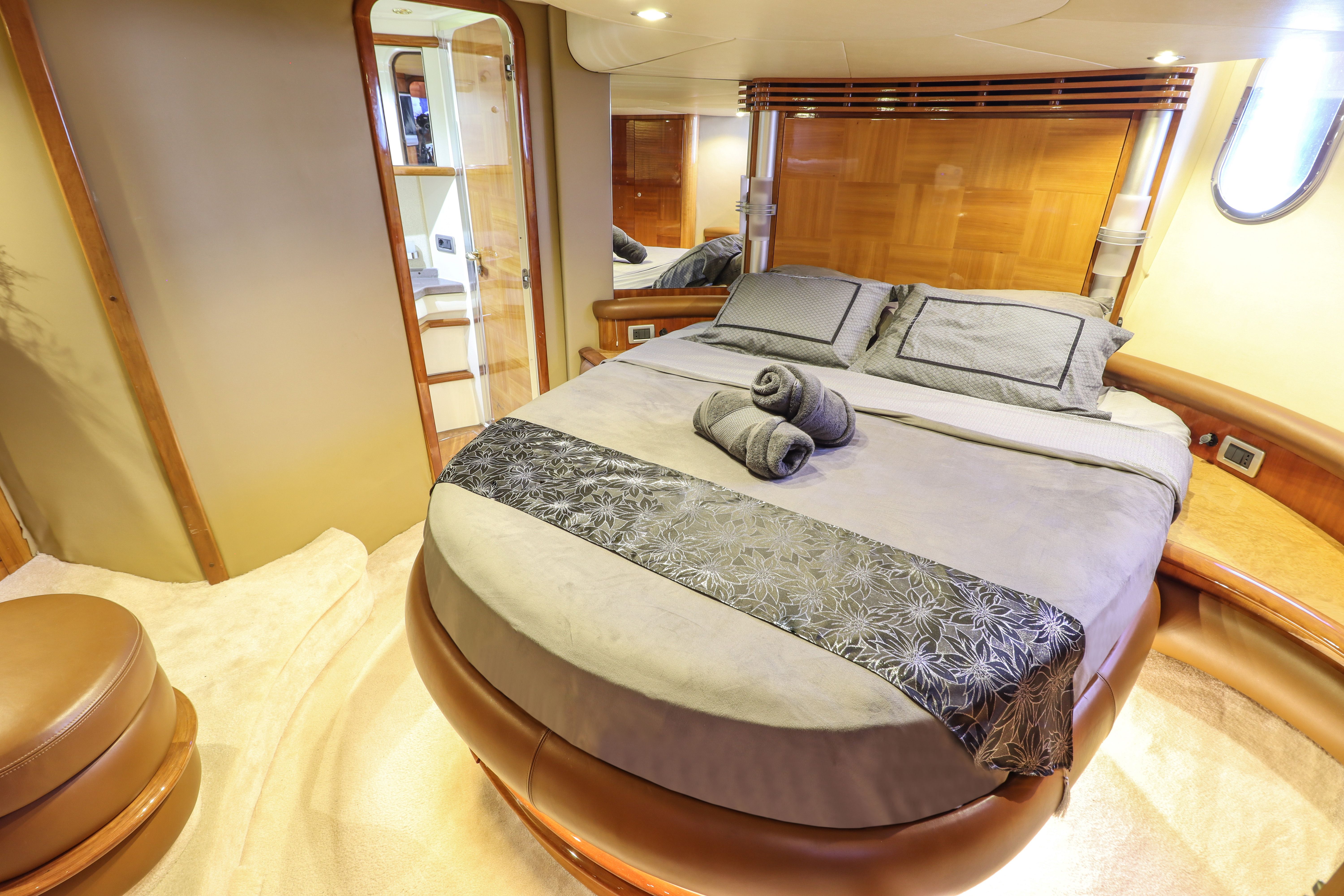 Azimut 55 | The Galeria