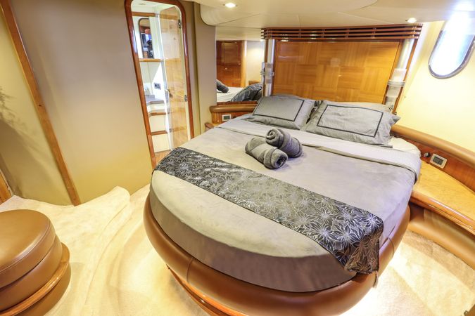Azimut 55 | The Galeria