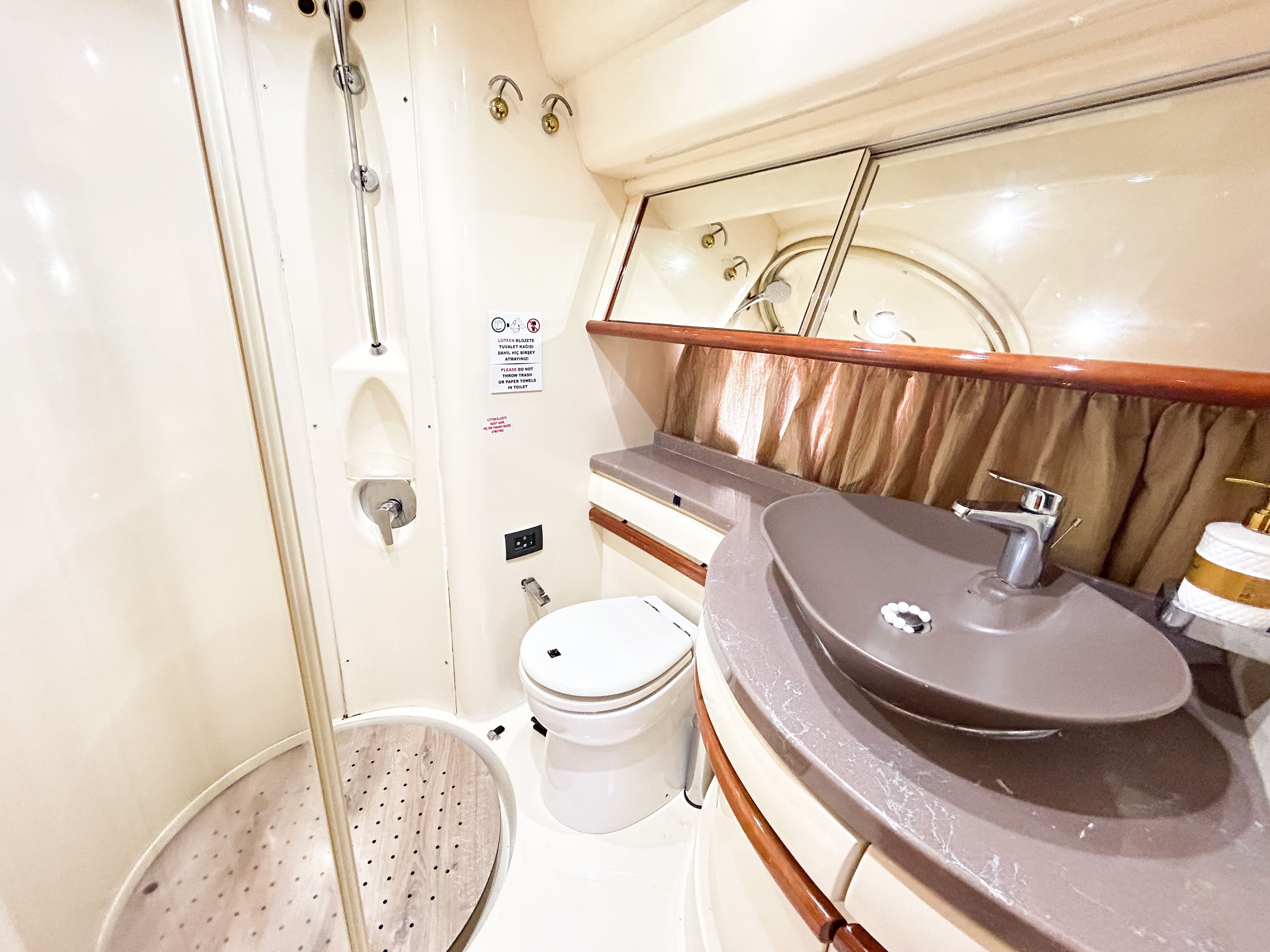 Azimut 55 | The Galeria