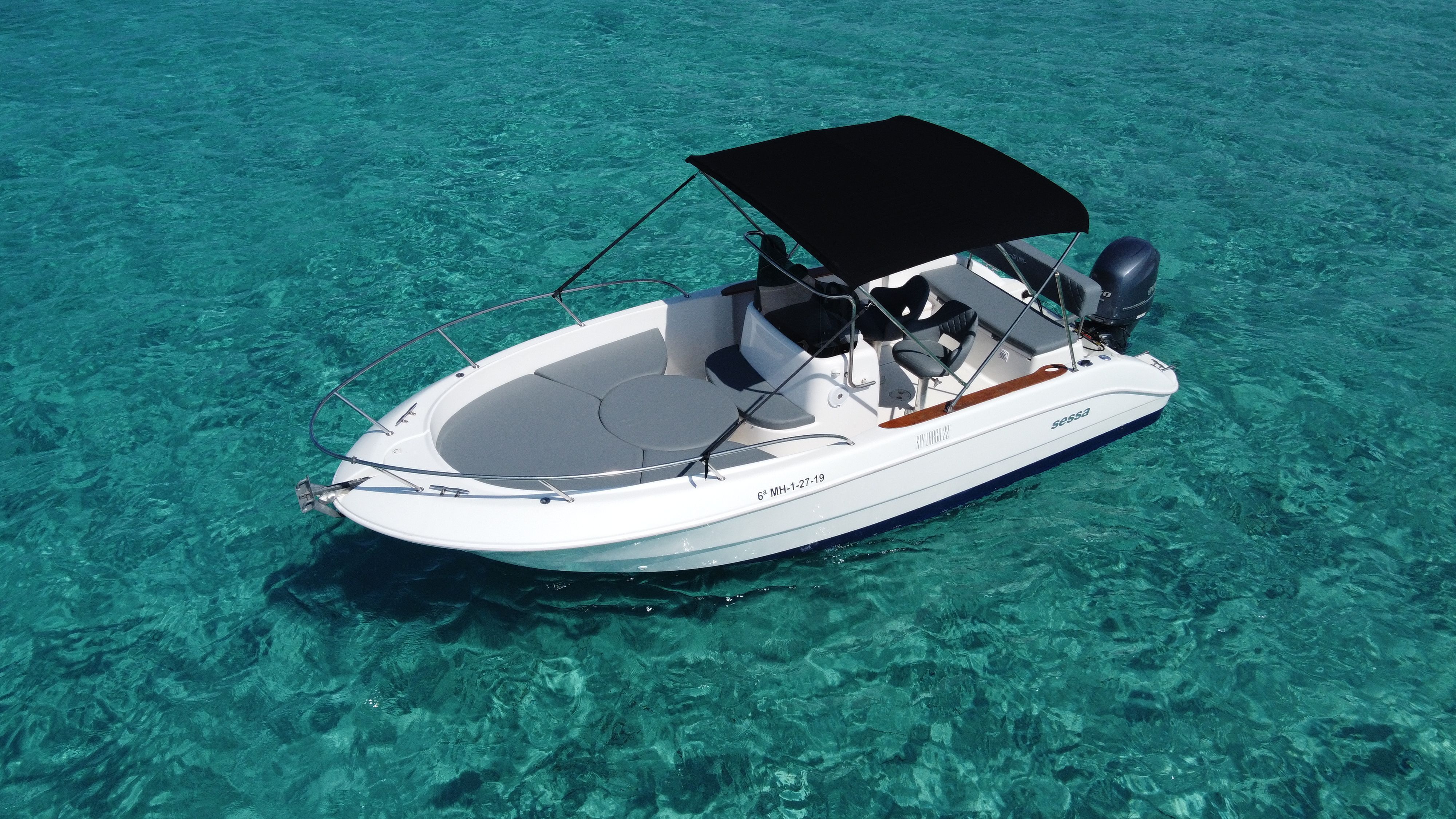 Sessa Key Largo 22 | Black or White