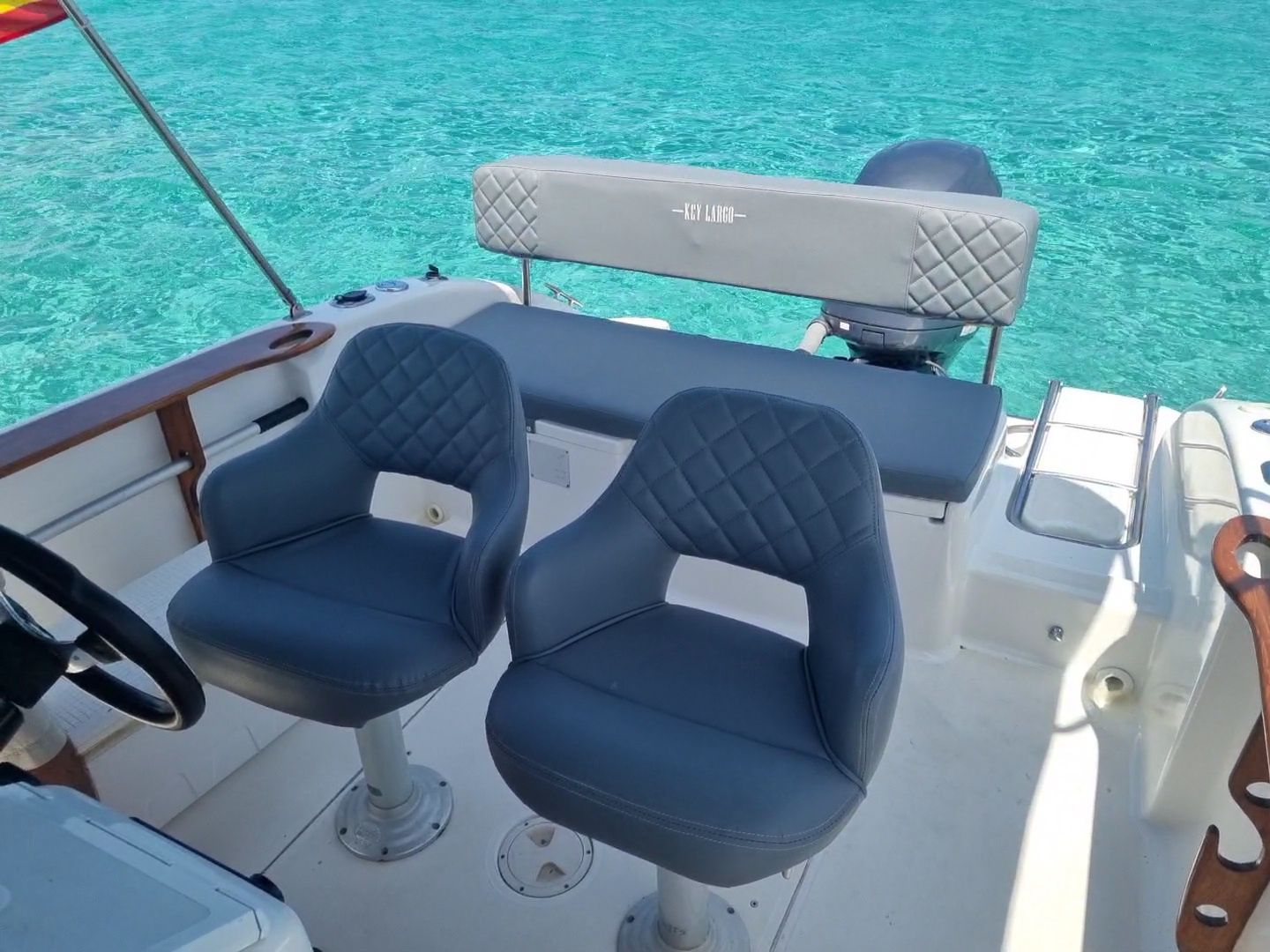 Sessa Key Largo 22 | Black or White