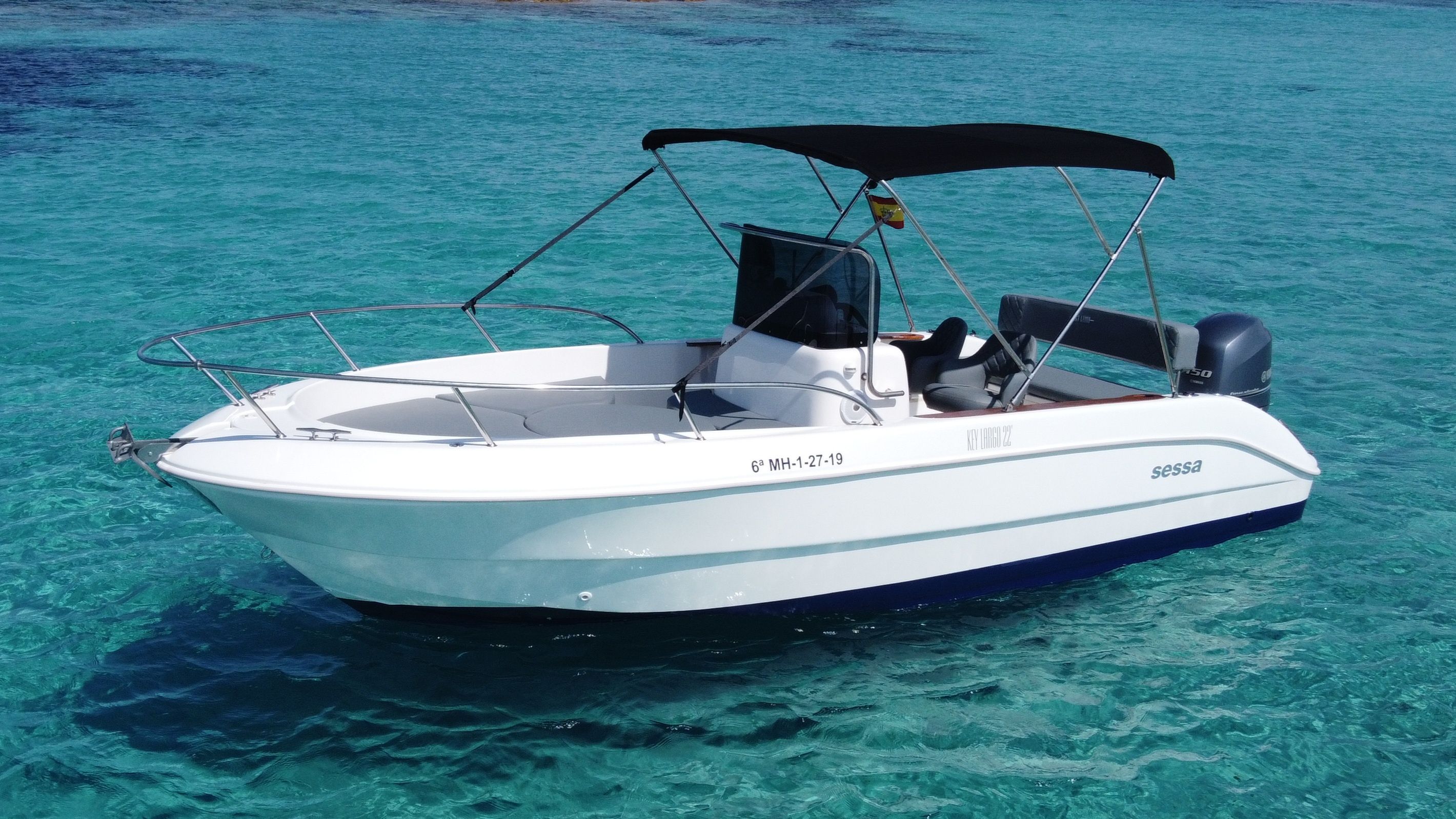 Sessa Key Largo 22 | Black or White