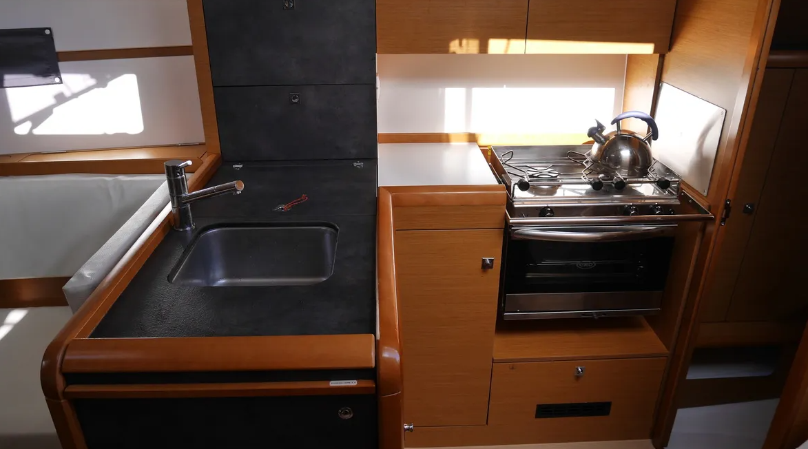 Jeanneau Sun Odyssey 349 | Game Boy's