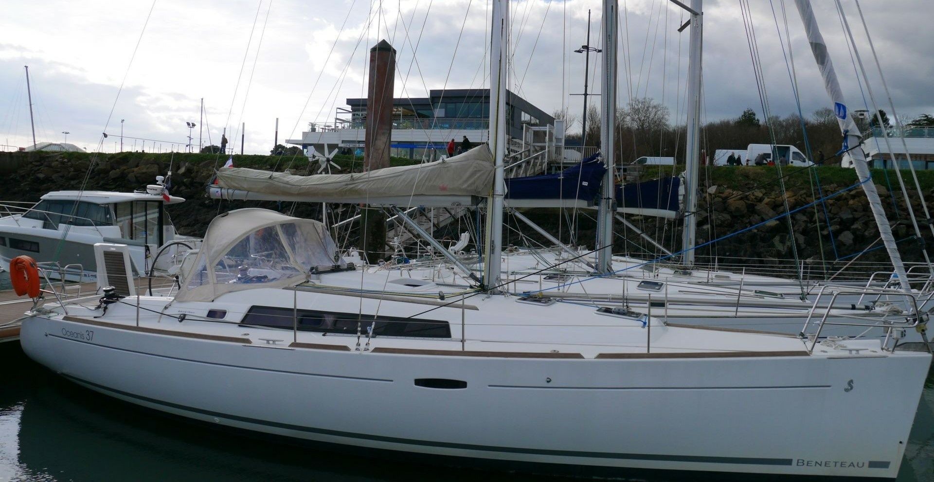 Beneteau Oceanis 37 | Dolenn