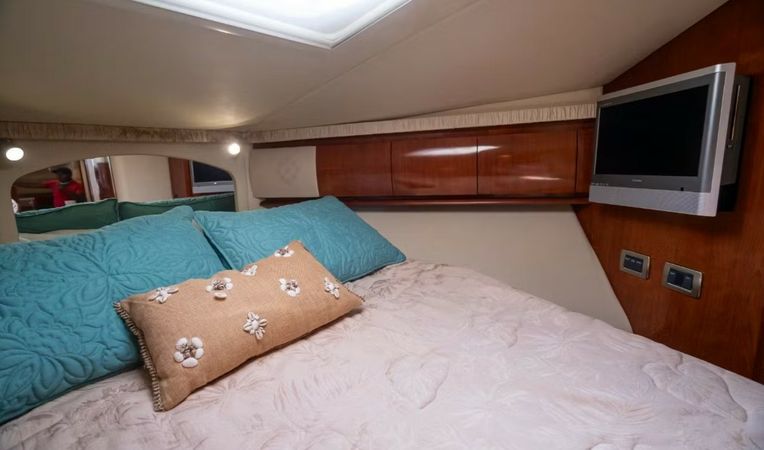 Sea Ray Sundancer 44 | Okeyanos