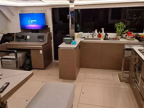 Leopard 50 | Trident