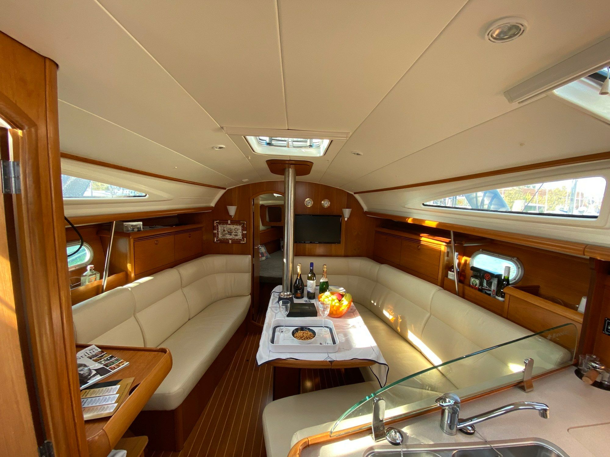 Jeanneau Sun Odyssey 35 | Karolina 2