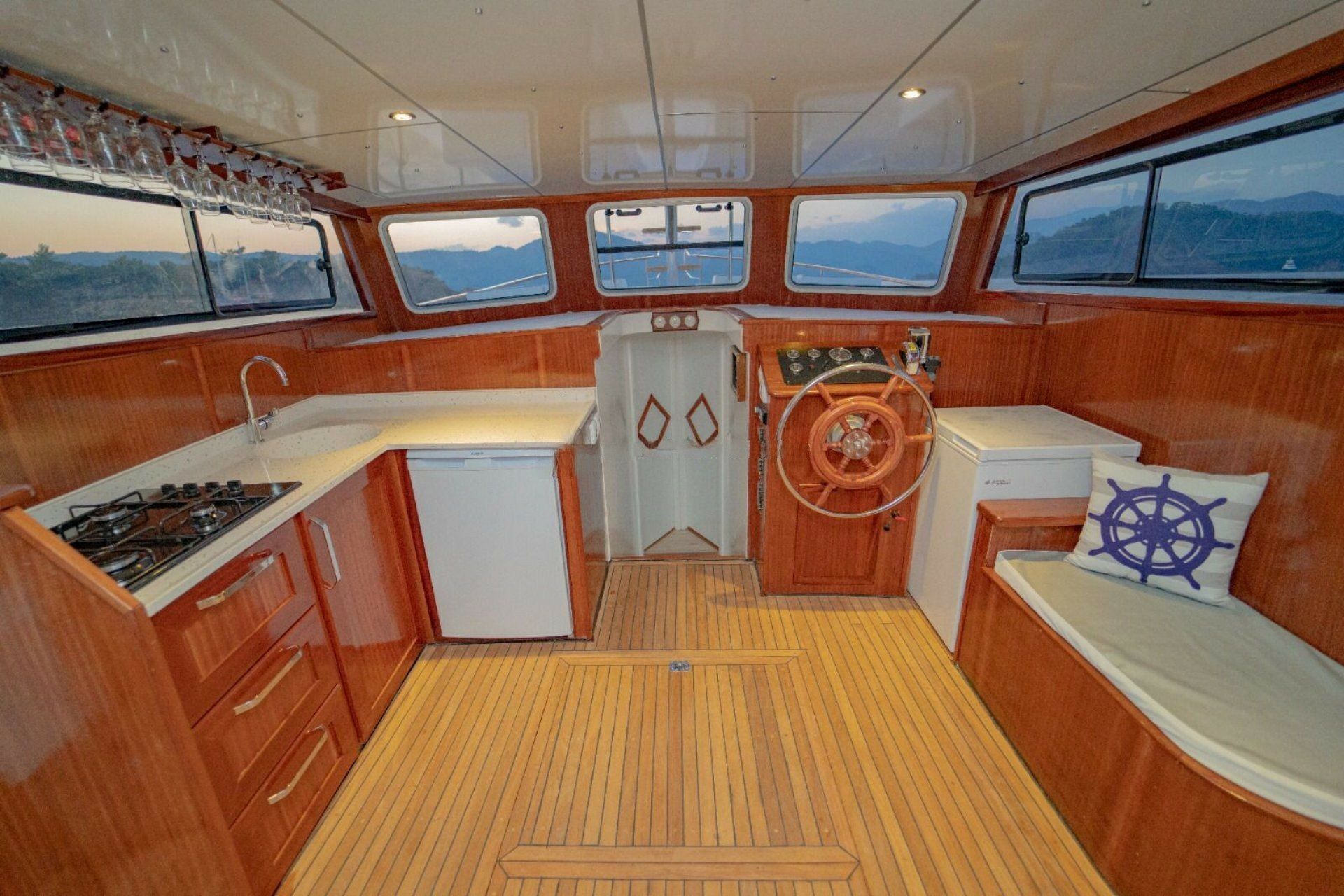 Custom Built 46 | Goldenlight