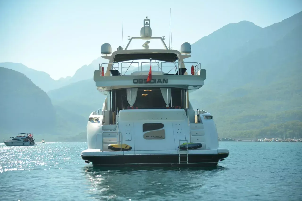 Azimut Leonardo 98 | Obsidian