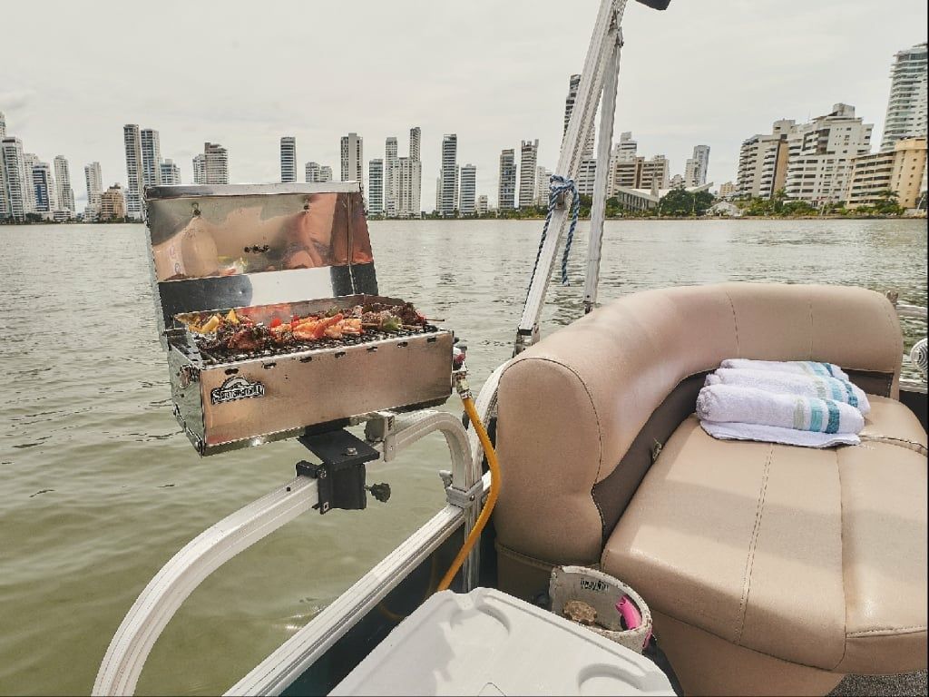 Sun Tracker 24 | Mavi