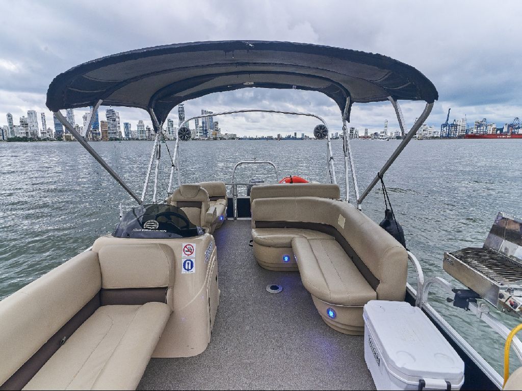 Sun Tracker 24 | Mavi