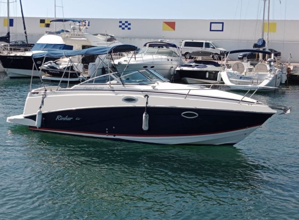 Rinker Fiesta Vee 310 | Kambemba