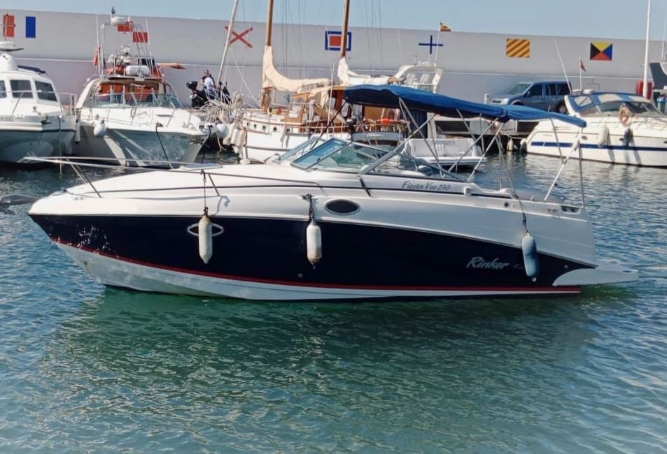Rinker Fiesta Vee 310 | Kambemba