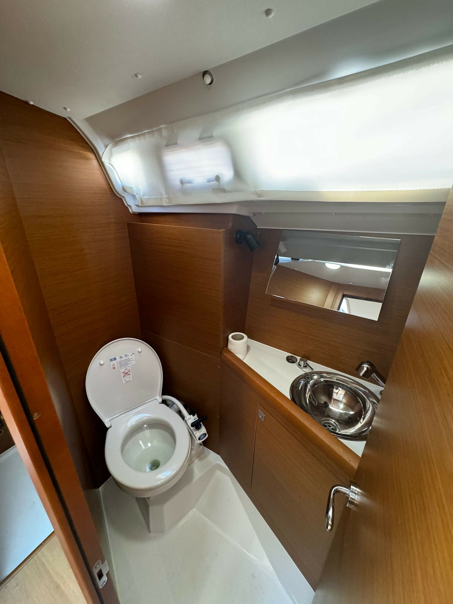 Jeanneau Sun Odyssey 349 | White Feather