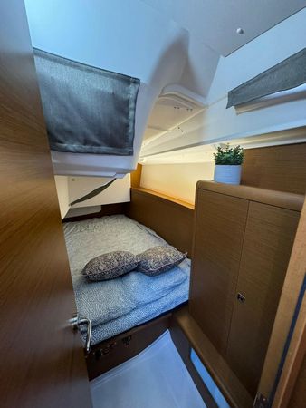 Jeanneau Sun Odyssey 349 | White Feather
