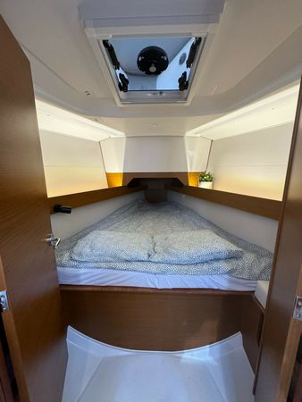 Jeanneau Sun Odyssey 349 | White Feather