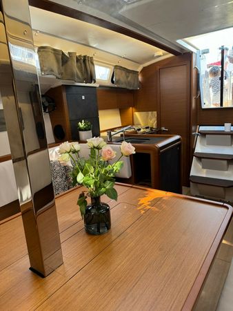 Jeanneau Sun Odyssey 349 | White Feather