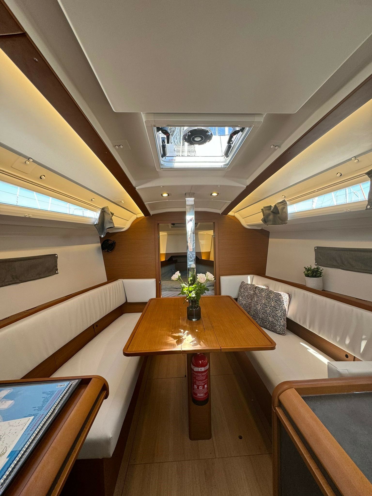 Jeanneau Sun Odyssey 349 | White Feather