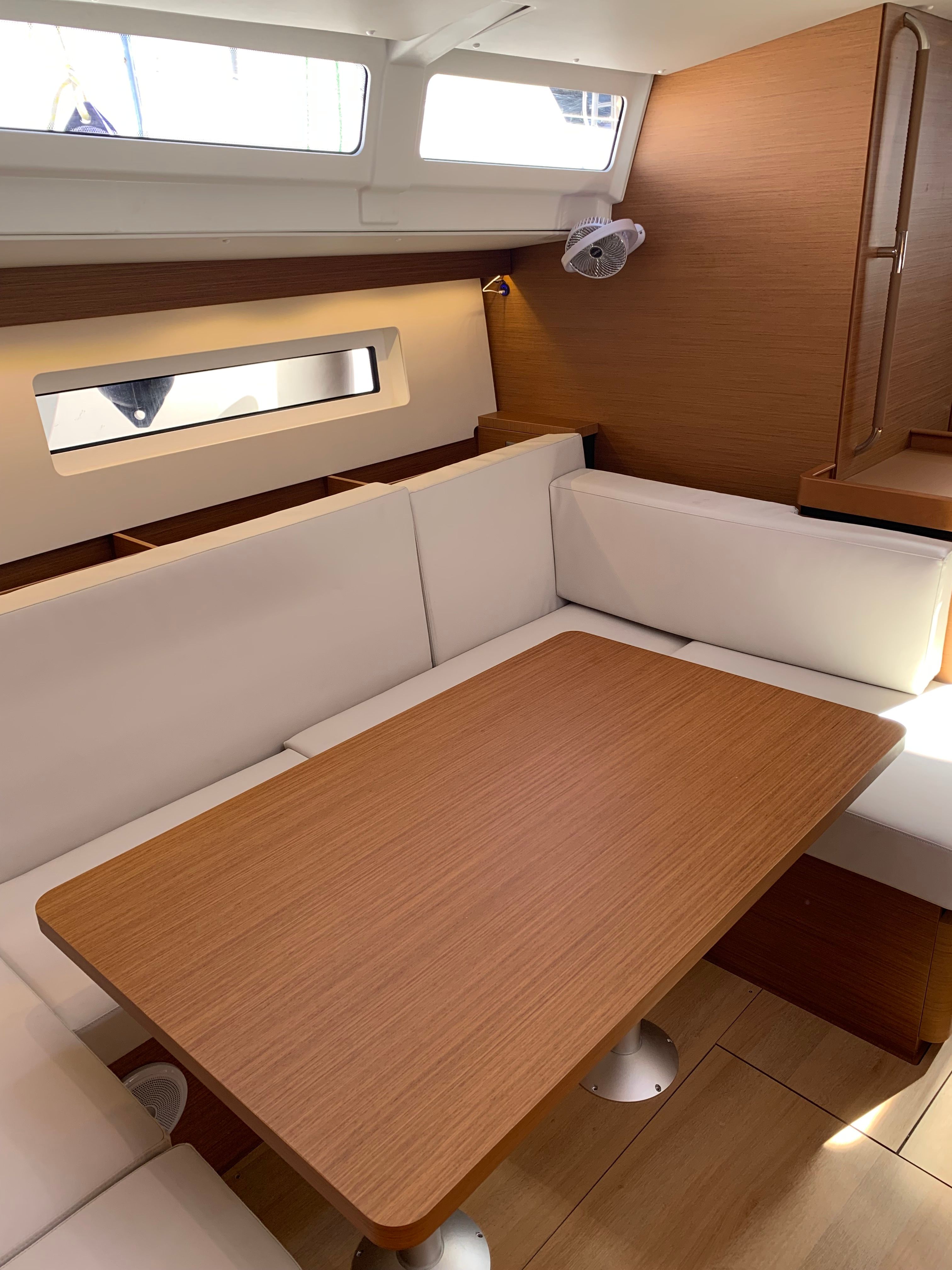 Jeanneau Sun Odyssey 490 | Vino Blanco
