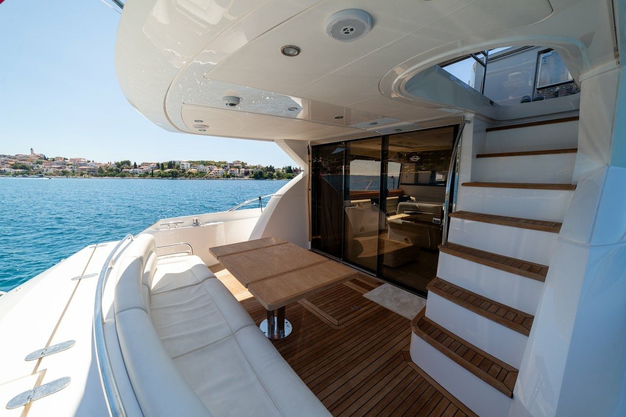 Sunseeker Manhattan 63 | 2 Drunk