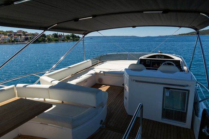 Sunseeker Manhattan 63 | 2 Drunk