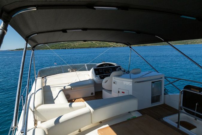Sunseeker Manhattan 63 | 2 Drunk