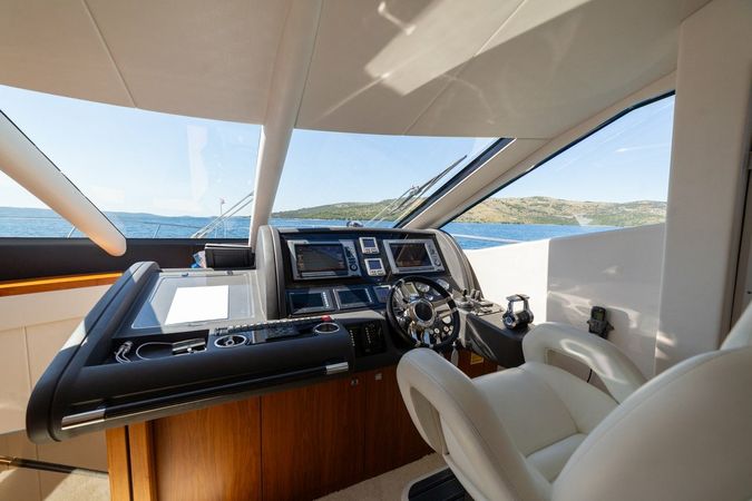 Sunseeker Manhattan 63 | 2 Drunk