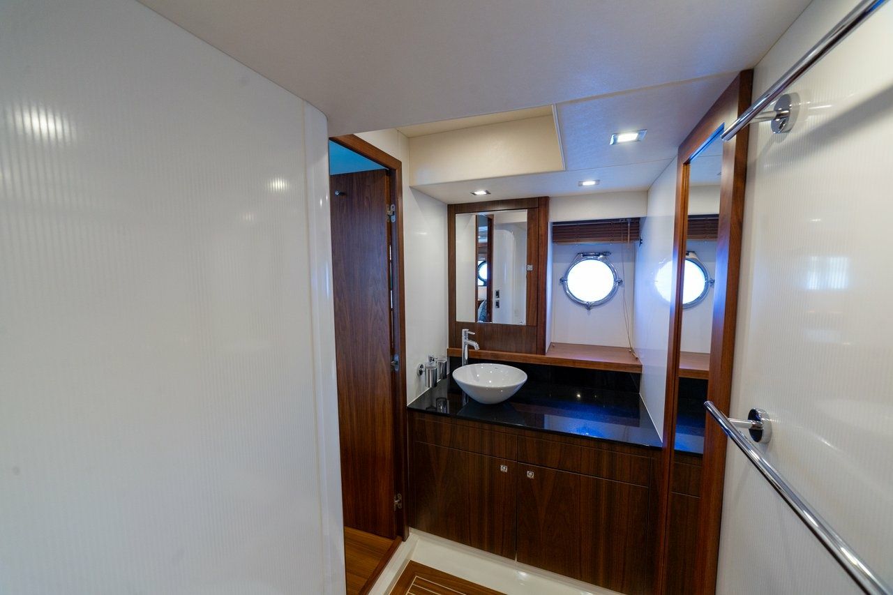 Sunseeker Manhattan 63 | 2 Drunk