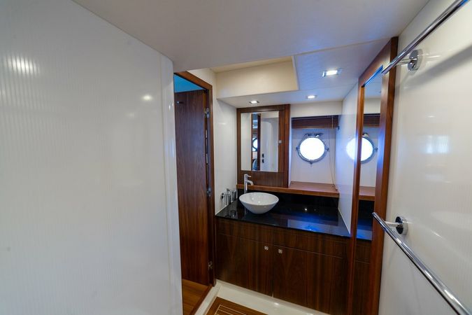 Sunseeker Manhattan 63 | 2 Drunk