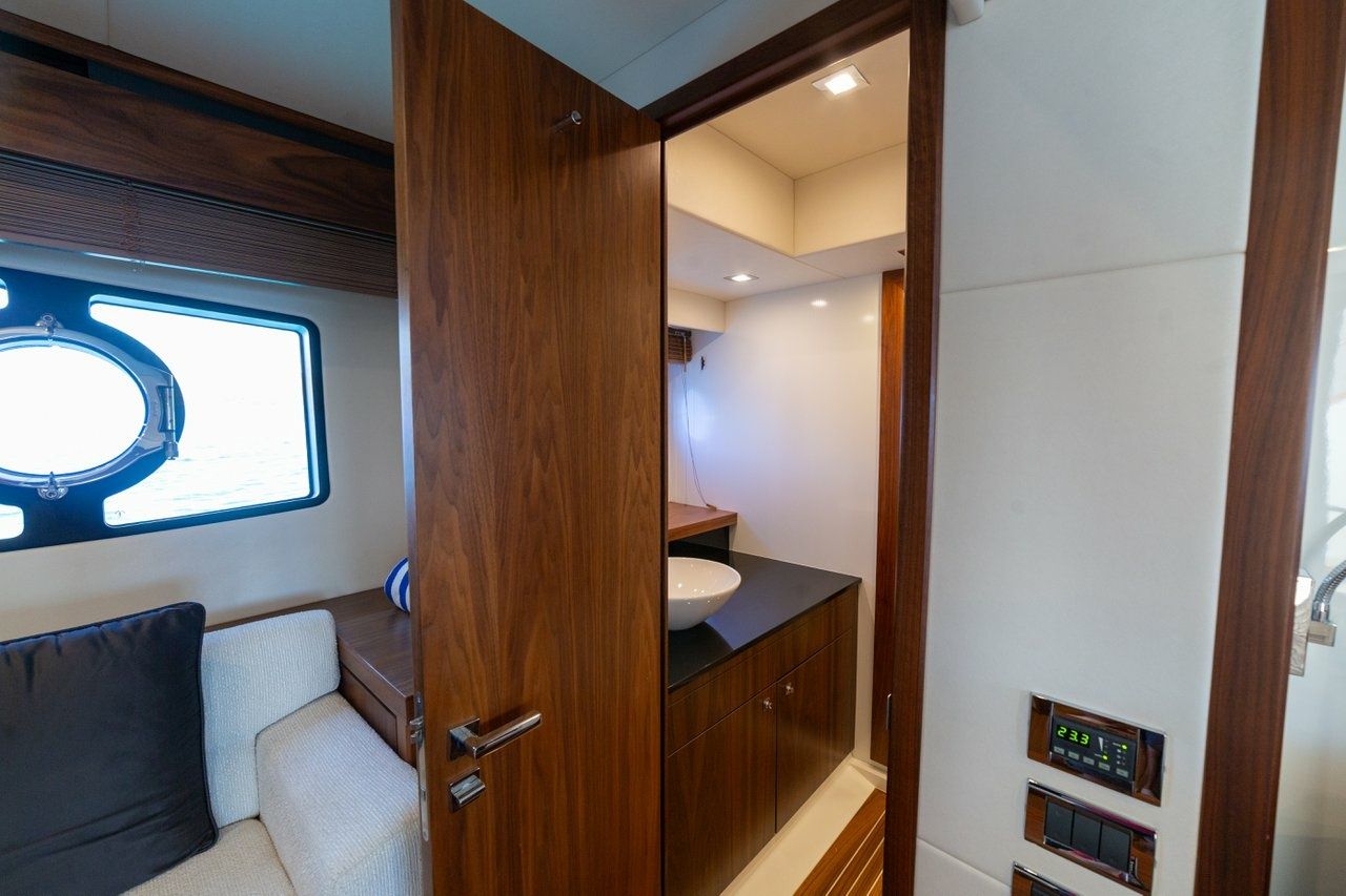 Sunseeker Manhattan 63 | 2 Drunk