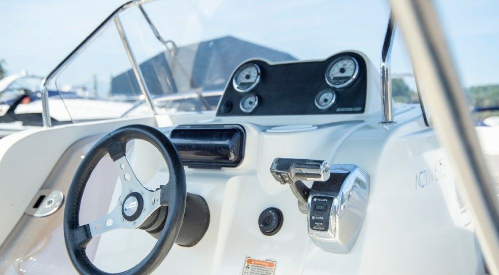 Quicksilver 675 Open | White