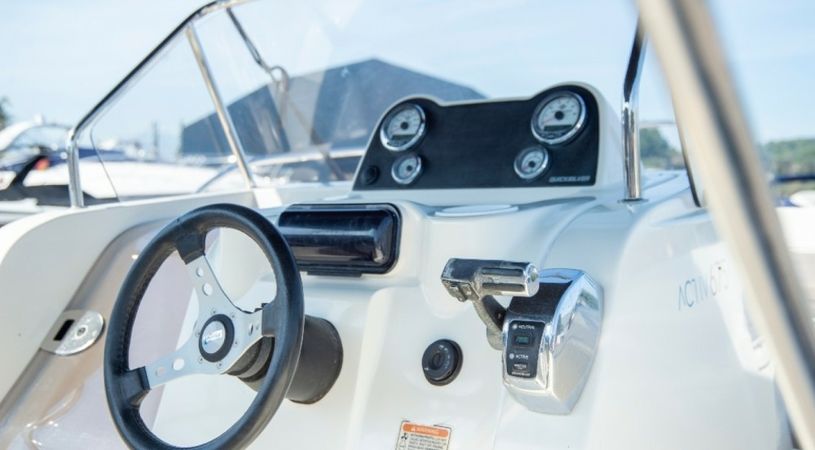 Quicksilver 675 Open | White