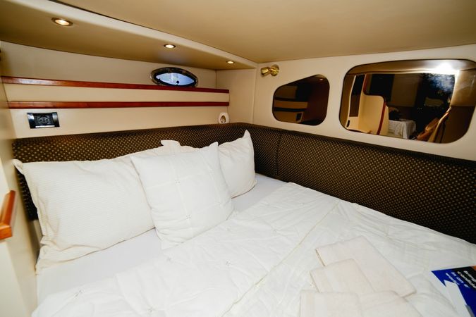 Cruiser Yachts 360 | Dbe-3