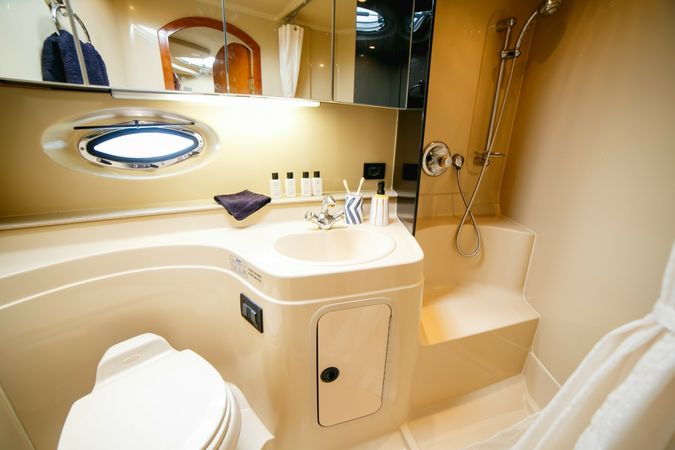 Cruiser Yachts 360 | Dbe-3