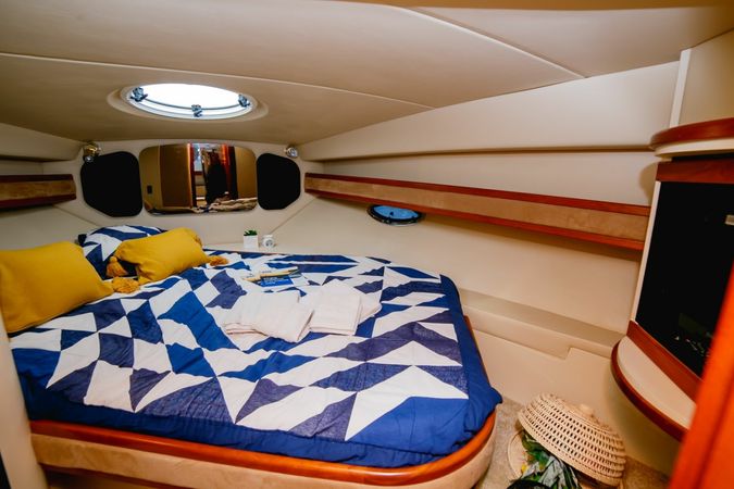 Cruiser Yachts 360 | Dbe-3