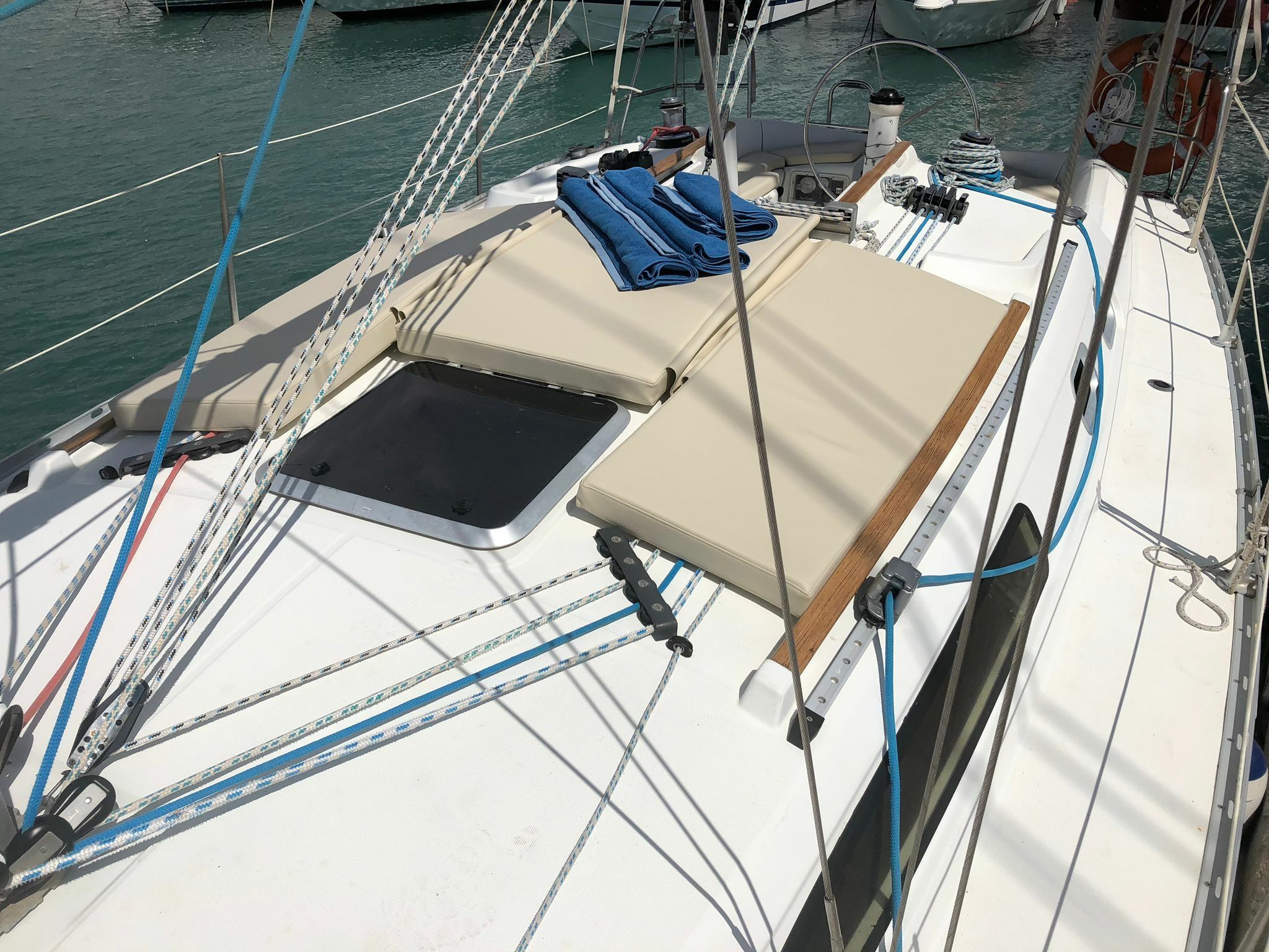 Jeanneau Sun Odyssey 34 | Bella Lola