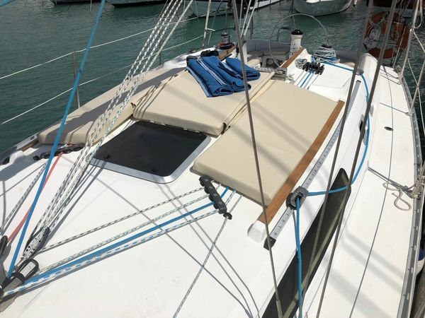 Jeanneau Sun Odyssey 34 | Bella Lola