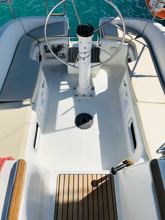 Jeanneau Sun Odyssey 34 | Bella Lola