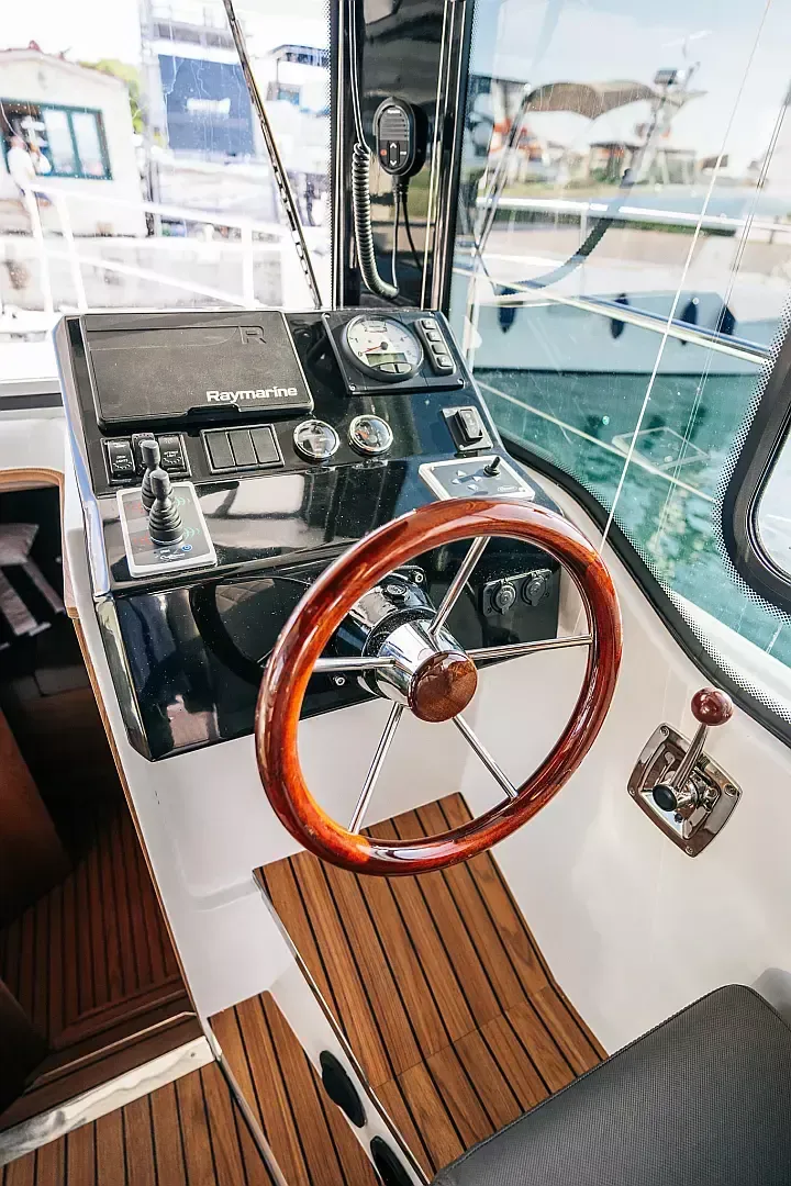 Nikhen Aquasun 34 | Lili