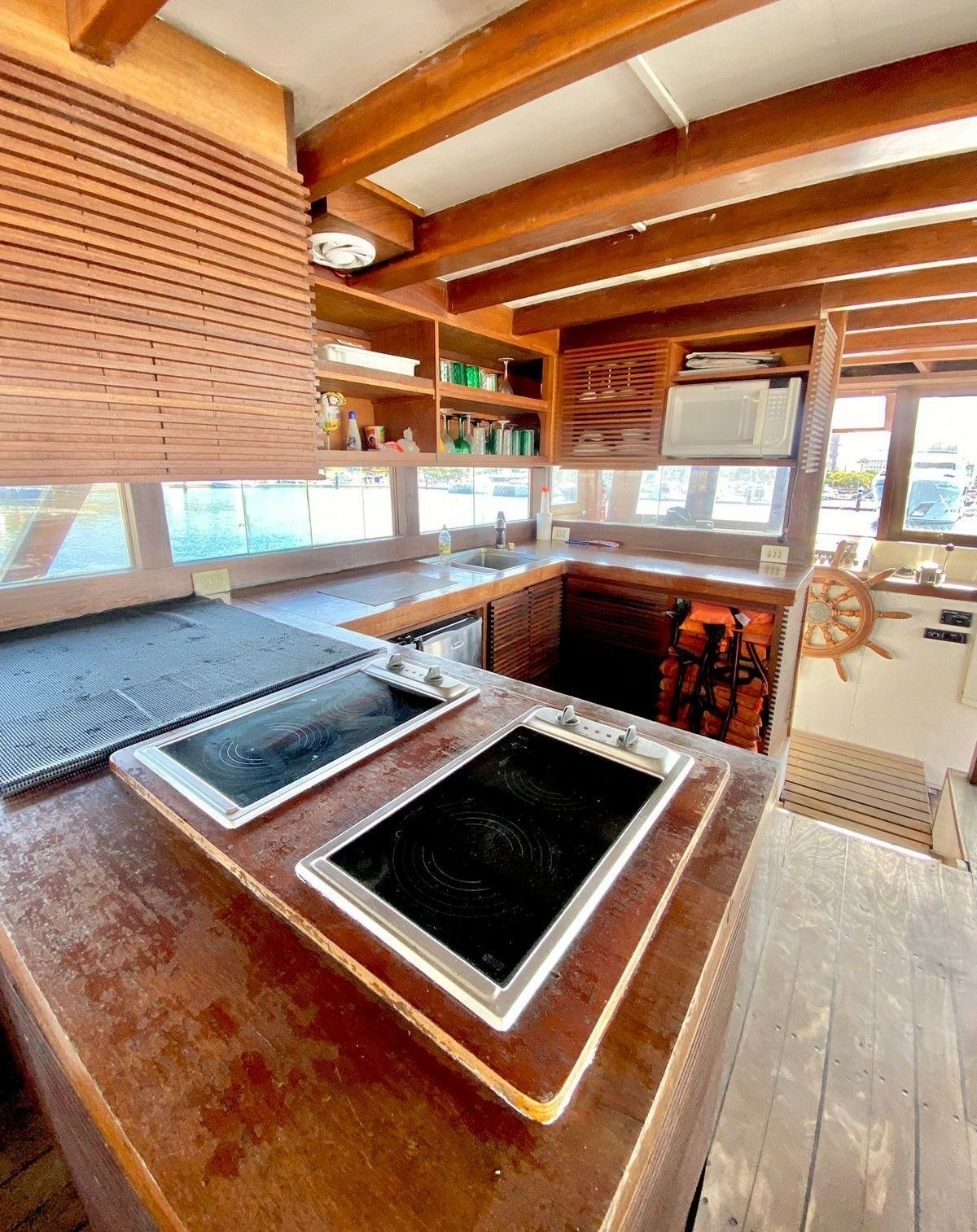 Custom Built 53 | Bota